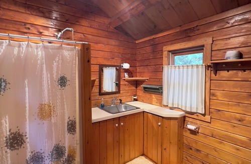 Jackman Cabin | Cozy Lakeside Cabin – Your Private Island Retreat