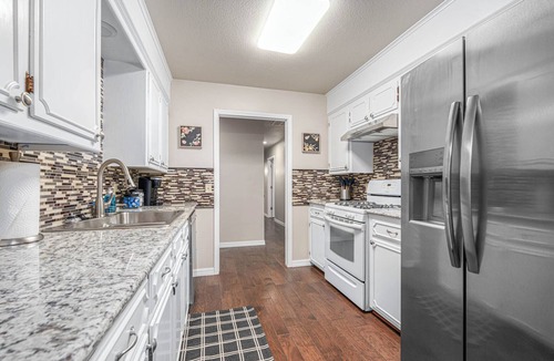 Fort Smith House | Cozy Luxe 3BR Ranch/Huge Yard/East Fort Smith