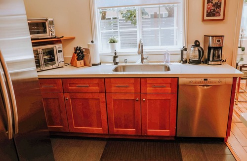 North Central House | Cozy Modern 3B/1B entire house w A/C in San Mateo, California. No pet/smoke