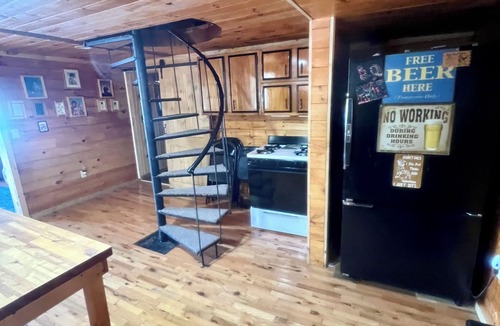 Canaan Cabin | Cozy & Peaceful 2-bedroom cabin in superb Canaan with AC, WiFi