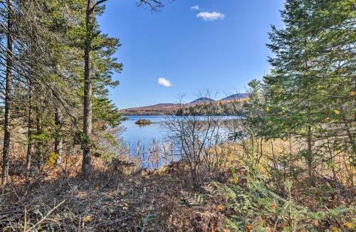New Vineyard House | Cozy & Peaceful Waterfront Cabin on Porter Lake!