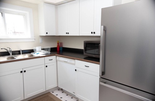 Middlebury House | Cozy Pleasant St Apartment in Downtown Middlebury!