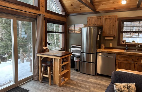 Glenfield Cabin | Cozy Private Creekside Cabin, Fishing and Hiking Nearby, Pet Friendly!