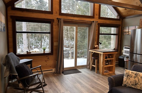 Glenfield Cabin | Cozy Private Creekside Cabin, Fishing and Hiking Nearby, Pet Friendly!