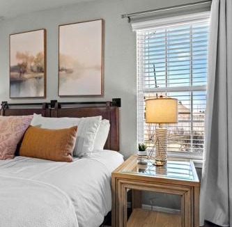 Van Buren House | Cozy Retreat w/Soaker Tub & Family Entertainment Area in Siloam Springs, Arkansas