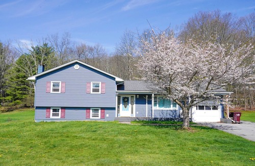 Sparrow Bush House | Cozy River Valley Family Retreat w/Fireplace, Games & Serene Deck