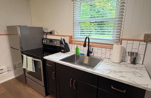 Gansevoort Apartment | Cozy Saratoga Studio Retreat - Travel Nurses, Traveling professionals, Students