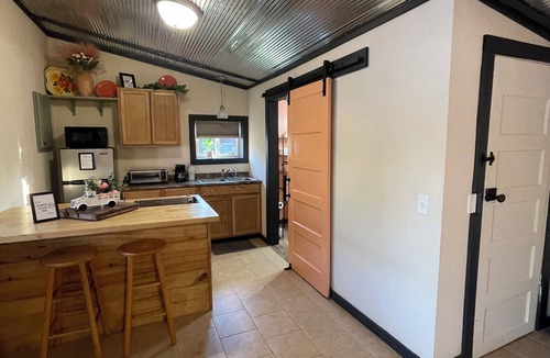 Lockesburg Apartment | Cozy studio apartment in welcoming Lockesburg with WiFi, AC and no cleaning fee