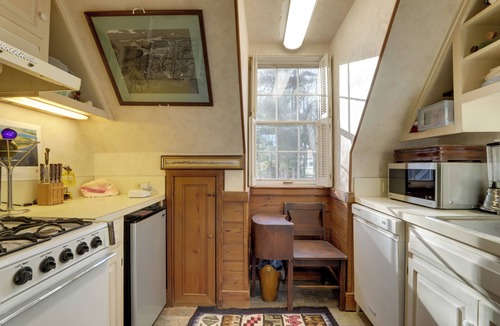 Mount Paran - Northside Apartment | Cozy Studio on 7 Acres: 11 Mi to Dtwn Atlanta!
