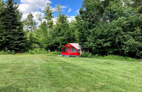 North River RV Rental | Cozy Tented Cabin Rental near the Hudson River in Upstate New York