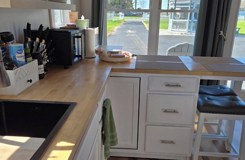 Little Creek Cottage | Cozy Tiny Home Near DE Turf & Bay Heron’s Nest Suite B 1BR w/AC, Dover