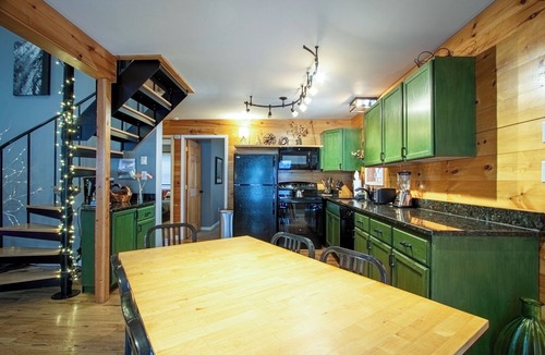 Albrightsville Cabin | CozyCottageGetaway;PetFriendly;FencedYard;Lake;Beach;Pool;JimThorpe;WaterPKs,SKI