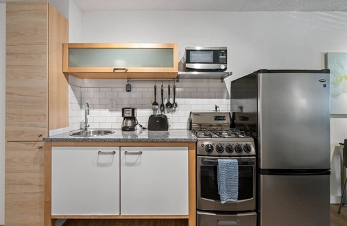 Buckhead Apartment | (CPG) Serviced Studio w/Full Kitchen in Quiet Neighborhood
