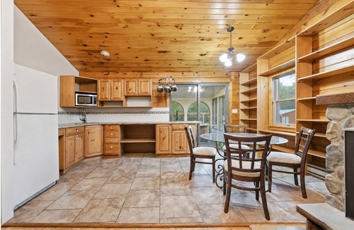 Roscoe House | 🏞️ Creekside Catskills Escape | Pool, Hot Tub, Sauna & Fire Pit 🔥