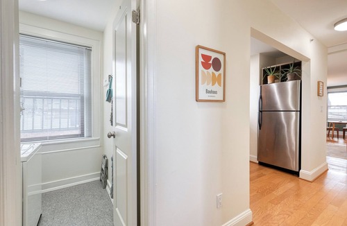 Mount Vernon Condo | Cute convenient condo in historic Mt Vernon mansion