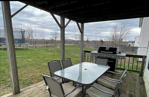Schuylerville House | Cute Raised Ranch - 15 mins from Saratoga Track
