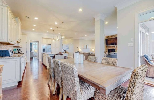 Sun Ridge House | Dazzling Bayside Resort home with pools, gym, & athletic court - close to beach