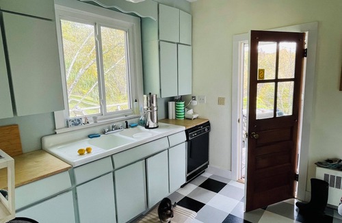 Roscoe House | Delightful 5-bedroom house with WiFi, WBFP, acres of woods and fields in Roscoe