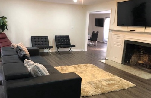North Buckhead House | Delightful 7Bed4Bath Home 10BedsSleep20 Crew/Team/Group TVinAllRoom Park10Cars