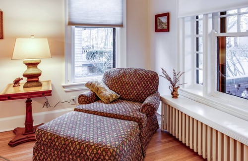 East Avenue Apartment | Delightful Apt in Classic Tudor