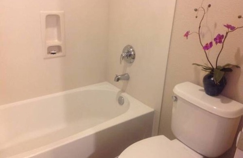 San Pablo House | Delightful bedroom 5min to Pinol shoreline,10 min to Keller Beach extended stay