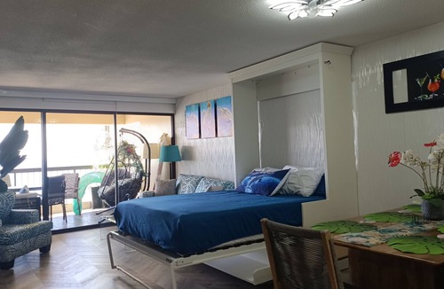 Waikiki Hotel | Direct Oceanfront in the Heart of Waikiki! Spectacular New Custom Reno!