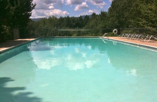 Intervale Condo | Discover this peaceful NH retreat nestled high on Mt. Surprise