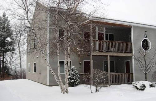 Intervale Condo | Discover this peaceful NH retreat nestled high on Mt. Surprise