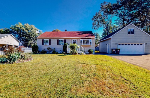 South Glens Falls House | Dog-friendly house near West Mountain with large lawn, patio, grill, streaming