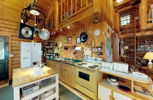 Rockwood Cabin | Dog-Friendly Lakefront Log Cabin with Peaceful Atmosphere, Dock & Boat Launch