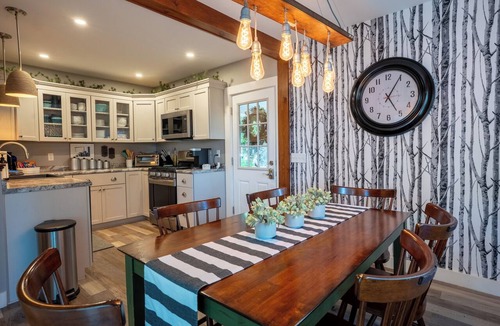 Madison Cottage | Dog Friendly, Steps to Lake, Golf, & Theate