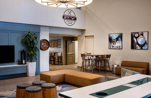 Campbell Hotel | Doubletree by Hilton Campbell - Pruneyard Plaza