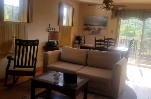 Hallowell Apartment | Downtown 3BD, 1.5BA Downtown Apt with River/Park View