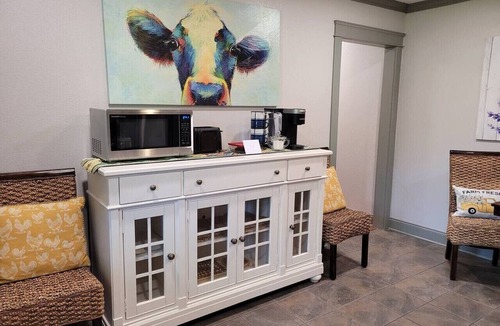 Fort Smith House | Downtown Cozy Getaway