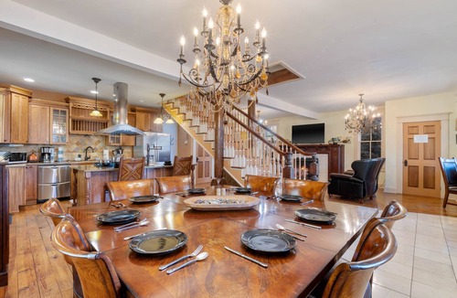 Eureka Springs Historic District House | Downtown House w/Parking! On Spring St, Hot Tub!