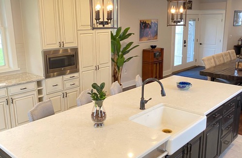 Saratoga Springs House | Downtown - Spacious Open Floor plan & Huge Kitchen Perfect for Family & Friend