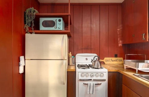 Downtown Berkeley House | Downtown Studio Garden Cottage | Near UC + Parking
