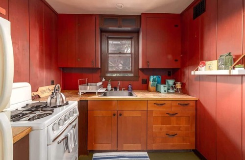 Downtown Berkeley House | Downtown Studio Garden Cottage | Near UC + Parking