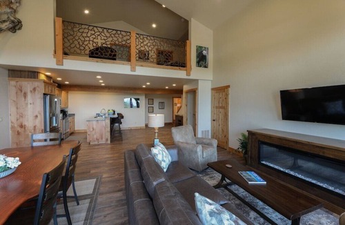 Bigfork House | Eagle Bend Townhome w/King Suites & Amazing Views