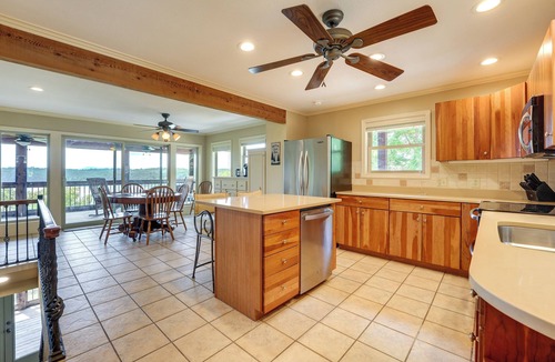 Eagle Rock Cottage | Eagle Rock Gem on Table Rock Lake w/Decks & Grill