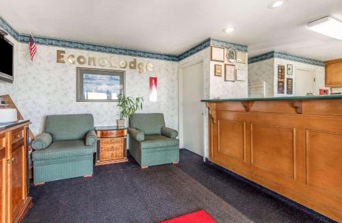 Castro Valley Cabin | Econo Lodge Castro Valley I-580