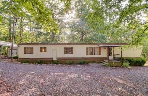 Edgemont House | Edgemont Home w/Deck ~ 9 Mi to Greers Ferry Lake!