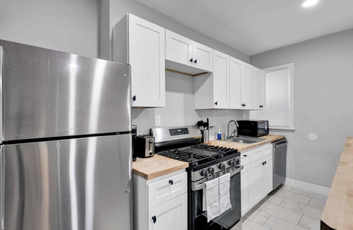 Southwark Apartment | Elegant 2BD | 3 Beds | Heart of Queens Village