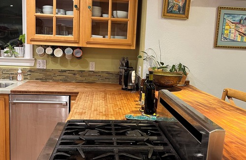 Berkeley House | Elegant 2BR/2BA · AC · Walk to BART & Gourmet Ghetto