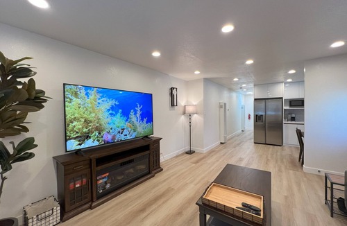 Sharp Park Condo | Elegant Beachside 2B1B Retreat Newly Renovated Free Parking 15min SF/SFO