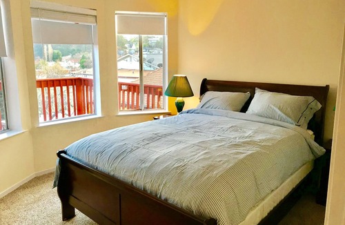 Point Richmond House | Elegant Cottage in Quaint Point Richmond for Extended Stay