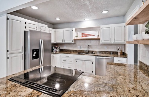 Bella Vista House | Elegantly decorated home located right next to the Lago Vista Spur bike trail