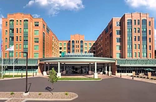 Saratoga Springs Hotel | Embassy Suites Saratoga Springs