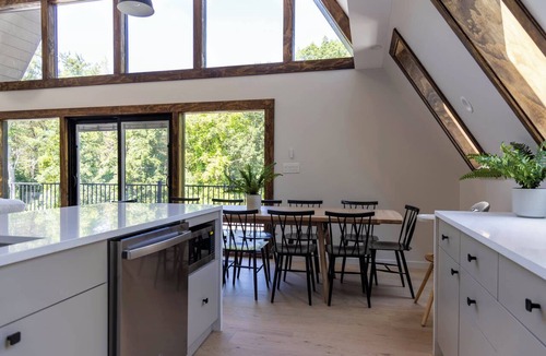 Catskill House | Emberwood Lodge - Luxury Cabin, Kid Friendly