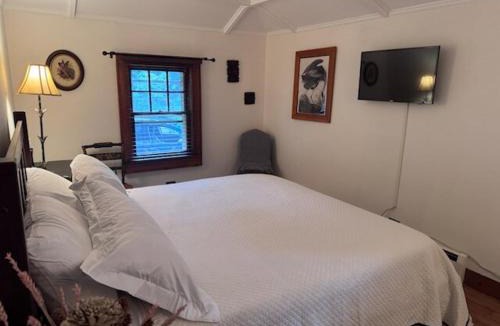 Smallwood House | Enchanted Fox Dell Cottage